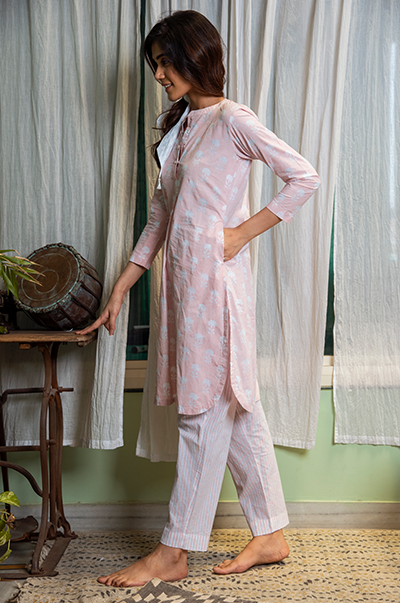 RIDHI SURI DAISY SOFT PINK MUGHAL BLOCK PRINTED KURTA WITH PYJAMA - SET OF 2