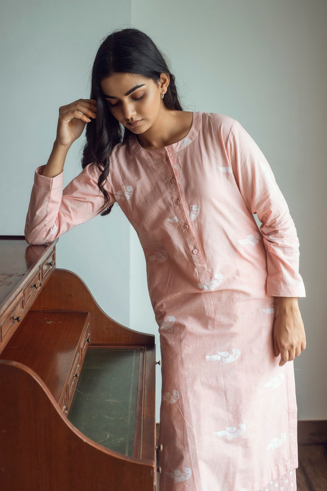 Ridhi Suri Serenity White bird print kurta palazzo set- Pink
