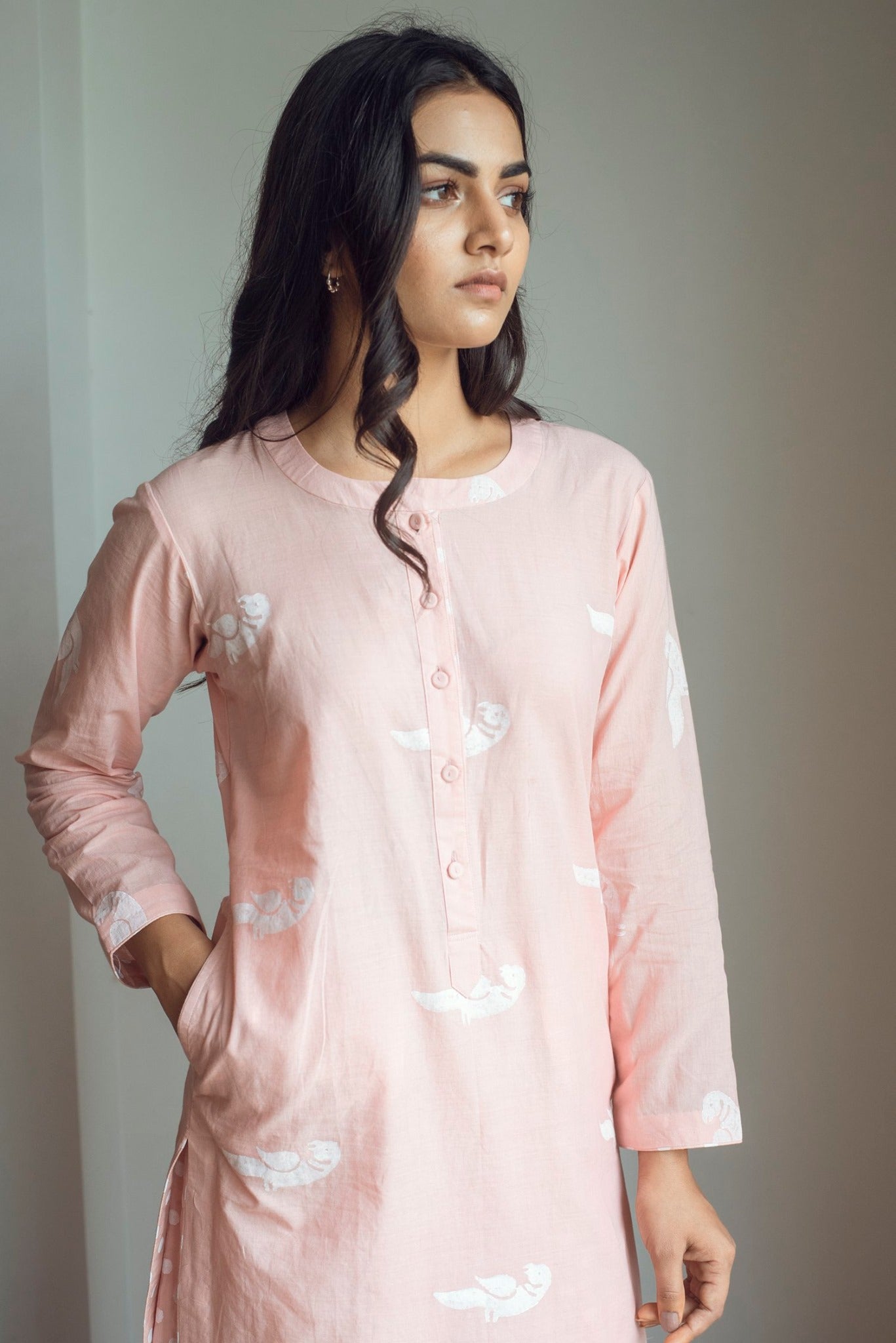 Ridhi Suri Serenity White bird print kurta palazzo set- Pink