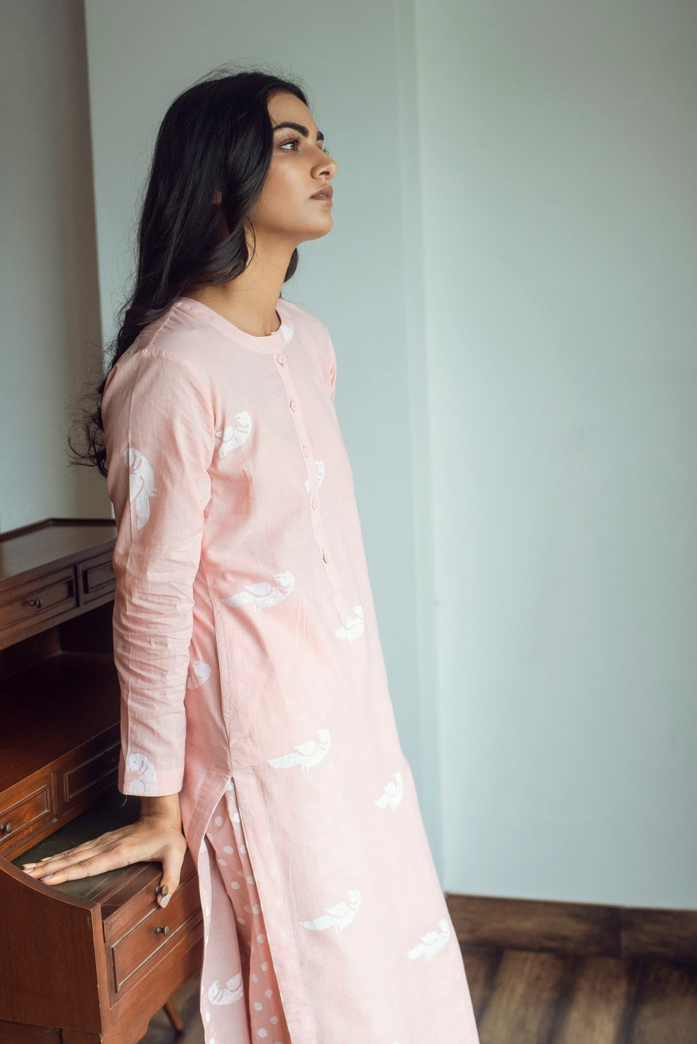Ridhi Suri Serenity White bird print kurta palazzo set- Pink