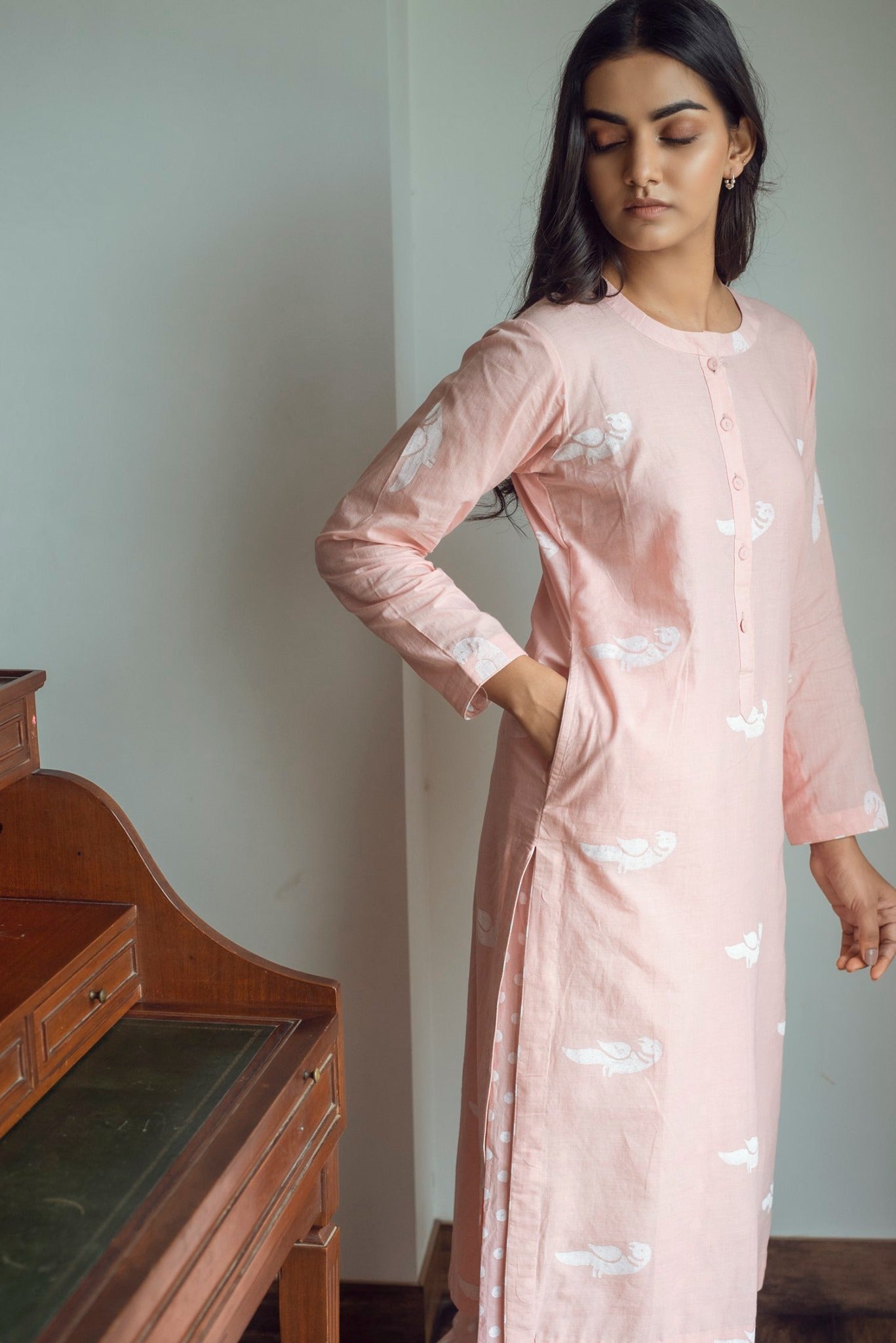 Ridhi Suri Serenity White bird print kurta palazzo set- Pink