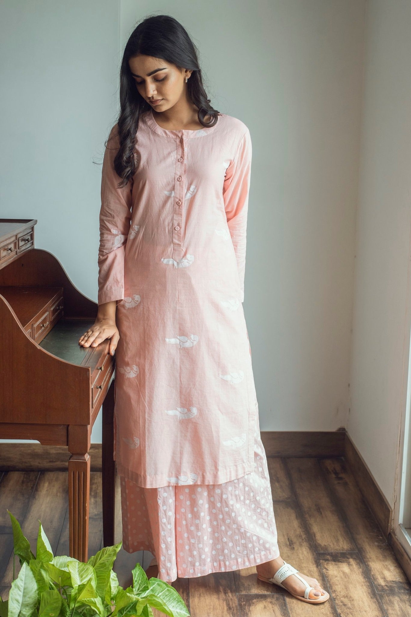 Ridhi Suri Serenity White bird print kurta palazzo set- Pink
