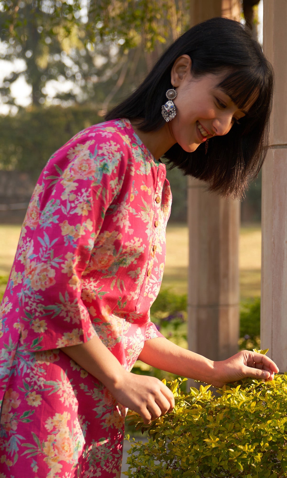Iris Linen Pink Floral Print Kurta With Stripe Pants ( Set Of 2)