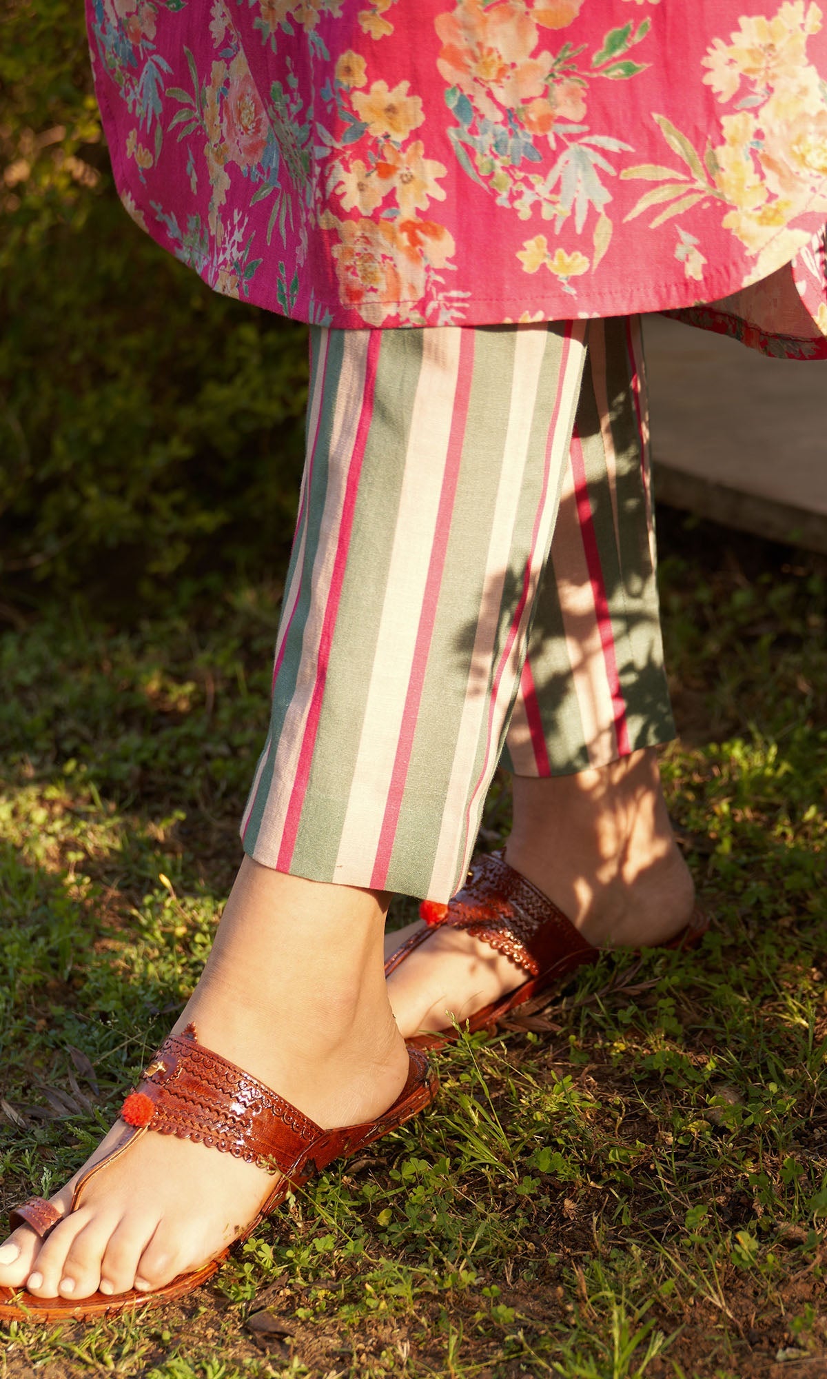 Iris Linen Pink Floral Print Kurta With Stripe Pants ( Set Of 2)