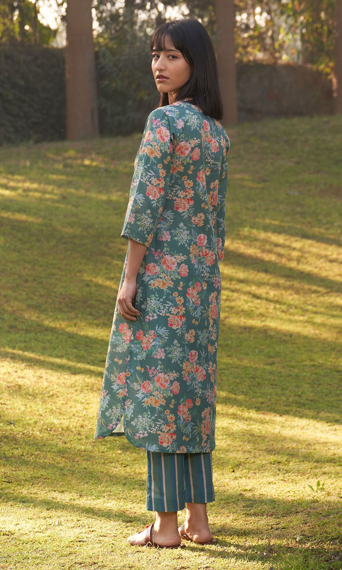 Iris Linen Green Floral Print Kurta With Stripe Pants ( Set Of 2)