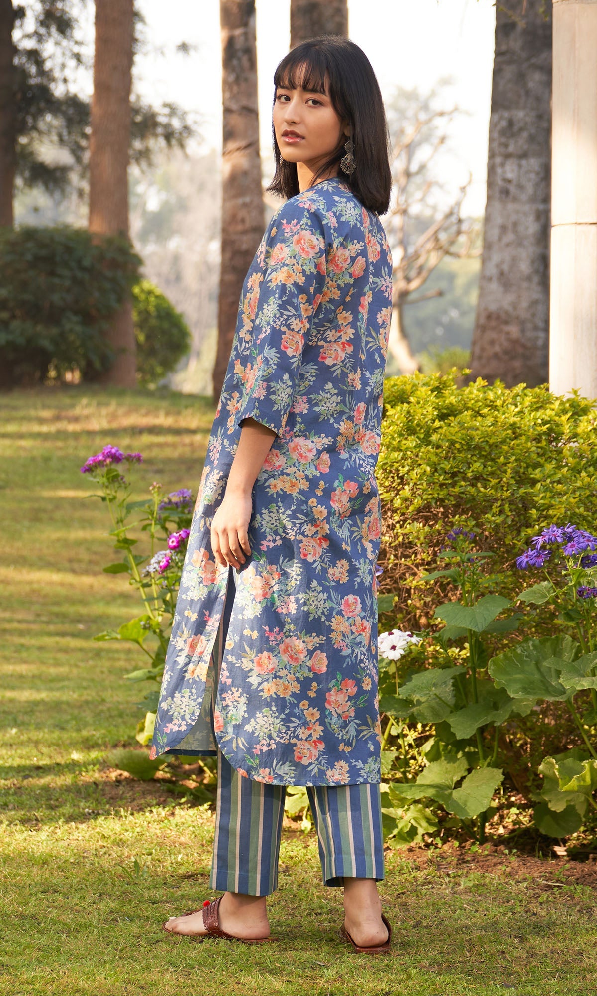 Iris Linen Blue Floral Print Kurta With Stripe Pants ( Set Of 2)