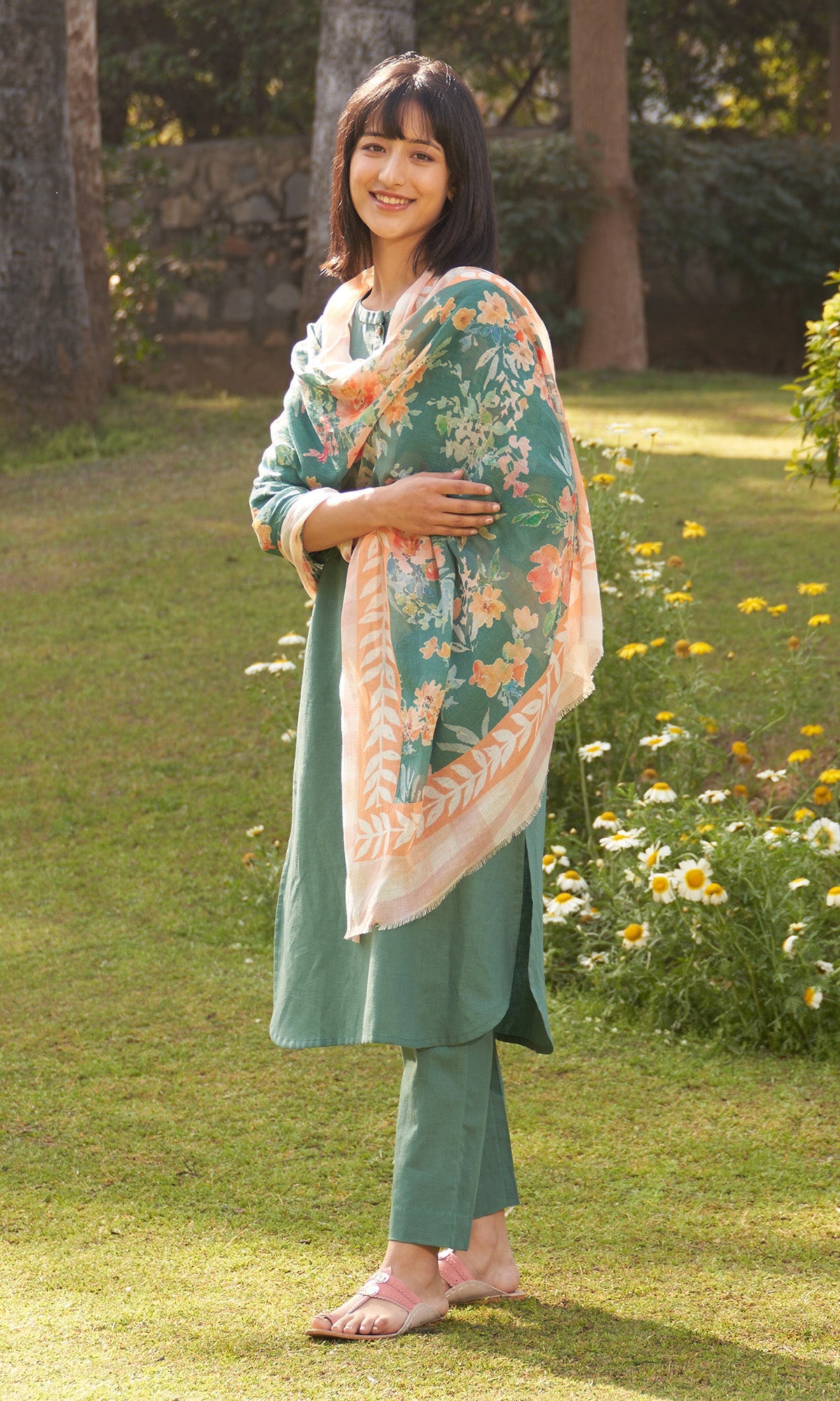 Iris Linen Green Solid Kurta With Pants And Stole( Set Of 3)