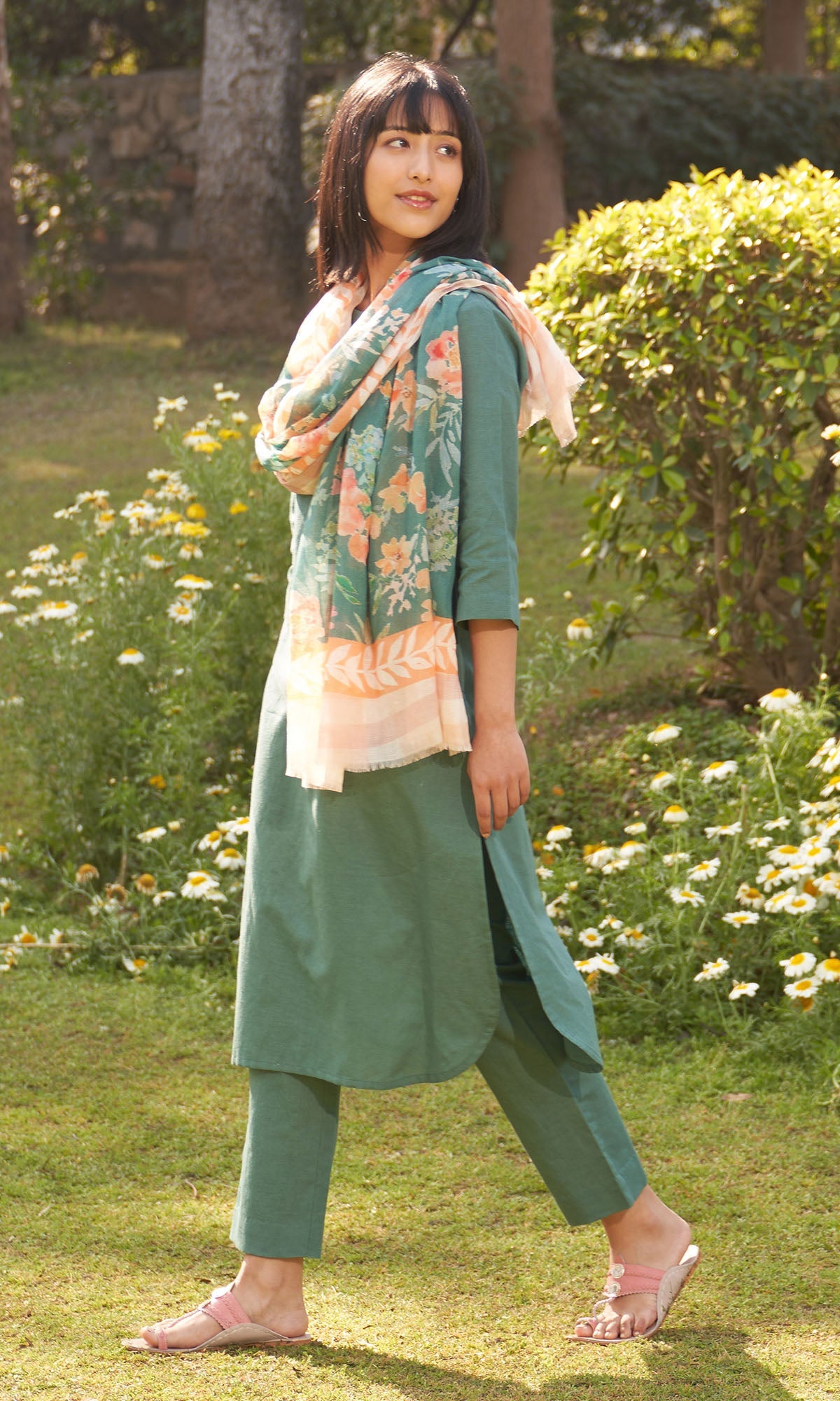Iris Linen Green Solid Kurta With Pants And Stole( Set Of 3)