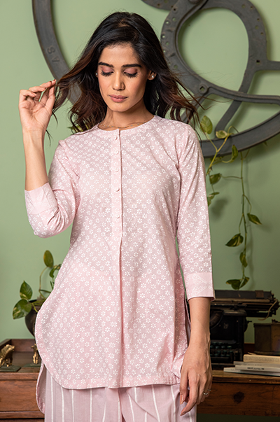 RIDHI SURI DAISY SOFT PINK KURTA AND PYJAMA -SET 0F 2