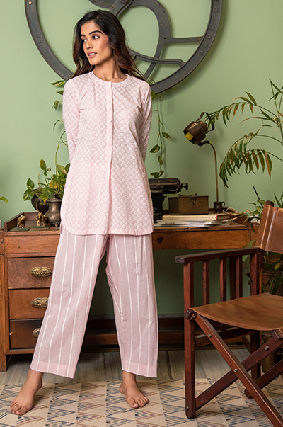 RIDHI SURI DAISY SOFT PINK KURTA AND PYJAMA -SET 0F 2