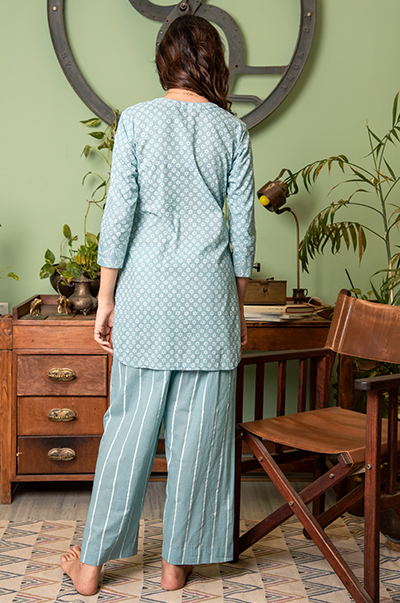 RIDHI SURI DAISY POWDER BLUE KURTA AND PYJAMA -SET 0F 2