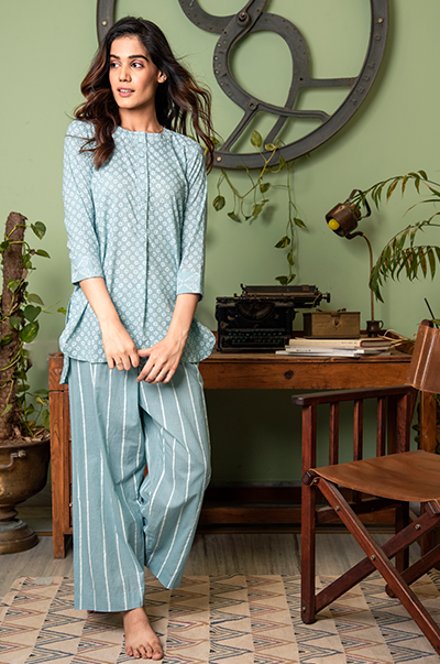 RIDHI SURI DAISY POWDER BLUE KURTA AND PYJAMA -SET 0F 2