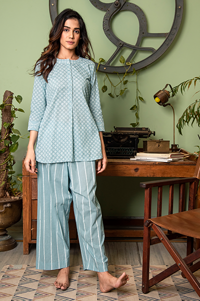 RIDHI SURI DAISY POWDER BLUE KURTA AND PYJAMA -SET 0F 2