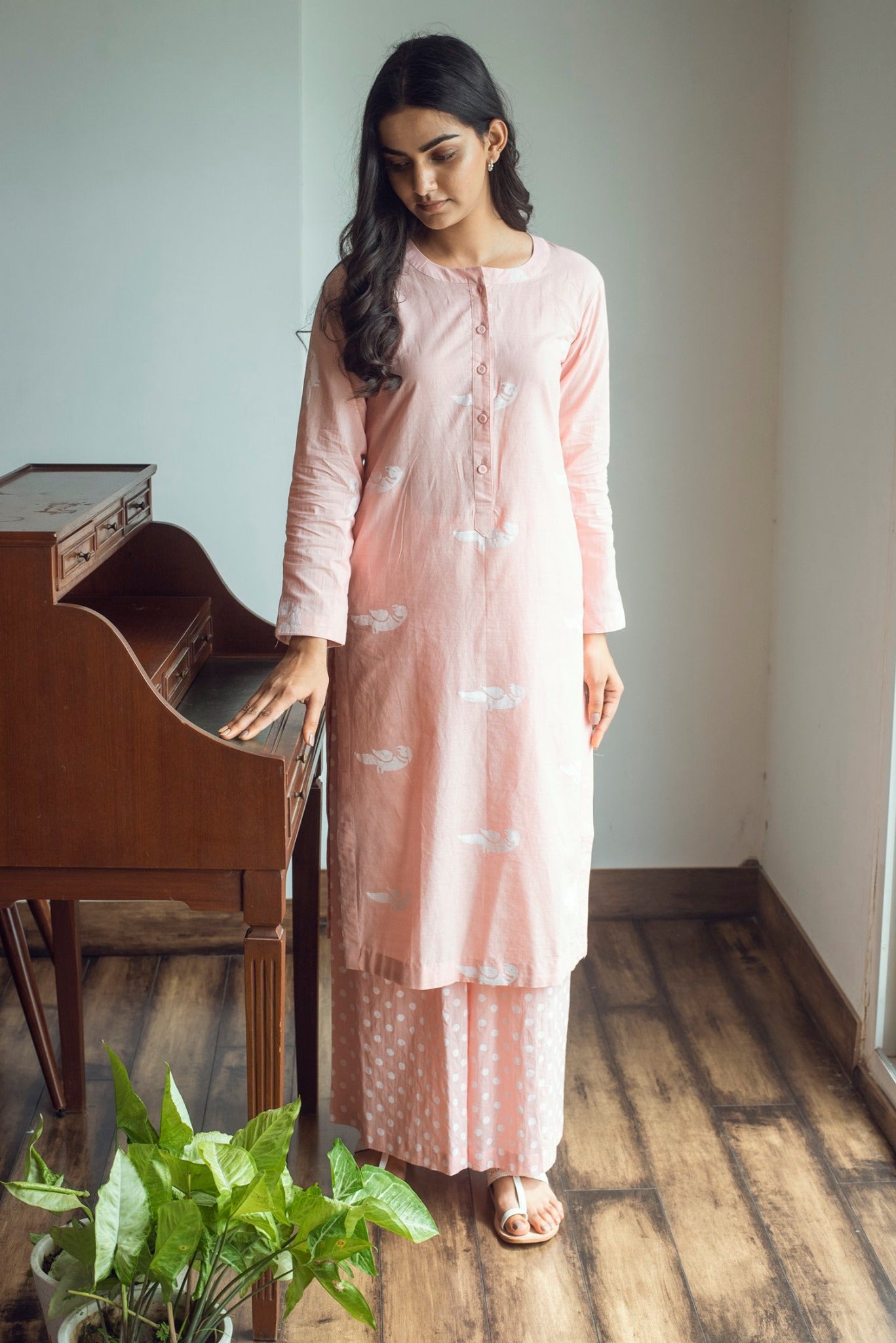 Ridhi Suri Serenity White bird print kurta palazzo set- Pink