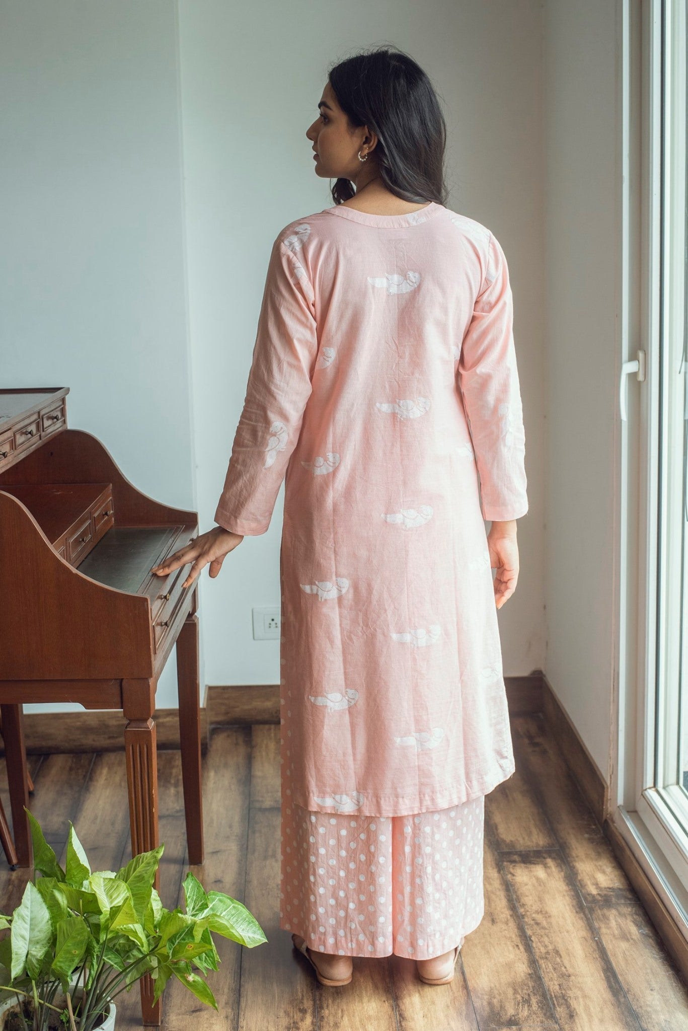Ridhi Suri Serenity White bird print kurta palazzo set- Pink