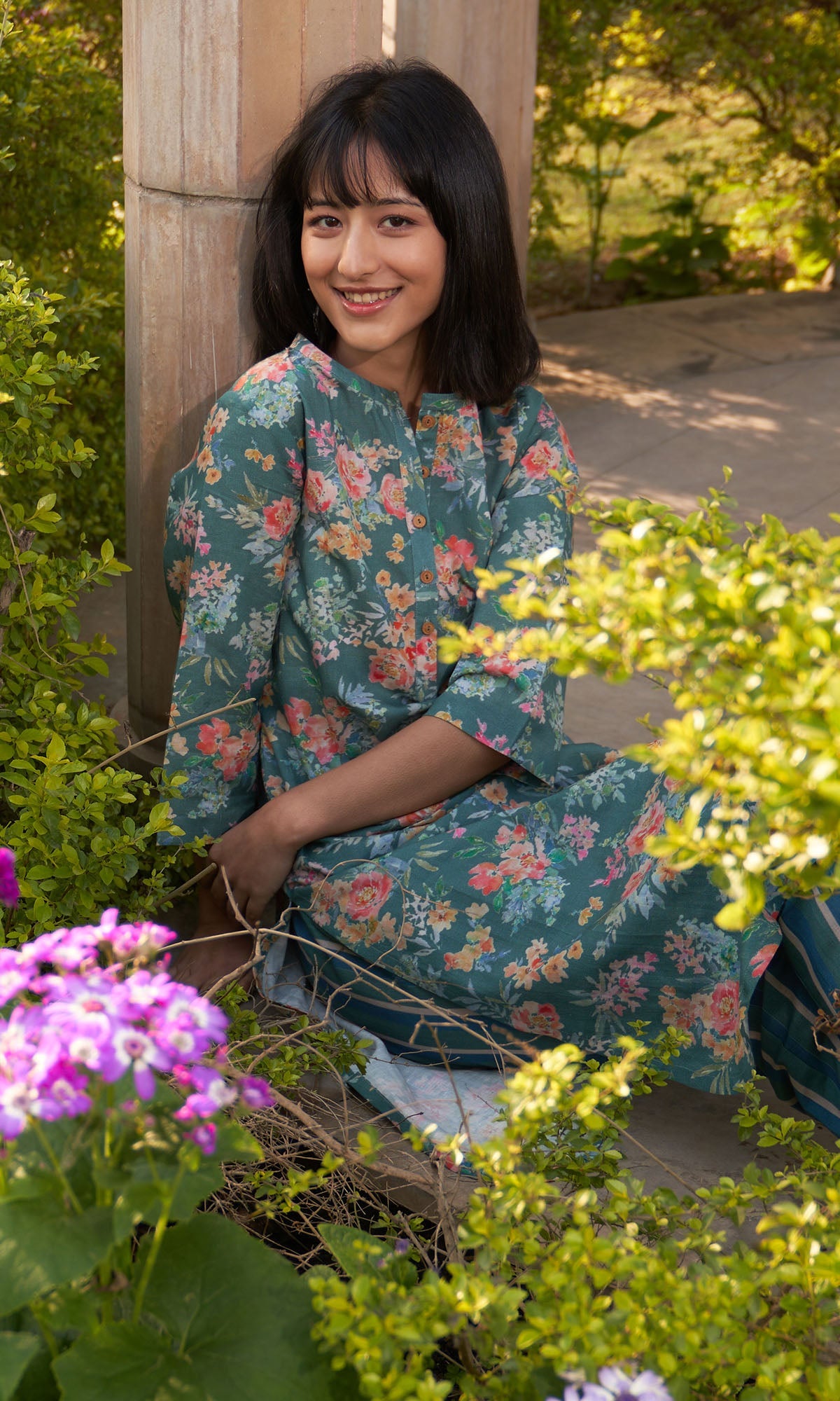 Iris Linen Green Floral Print Kurta With Stripe Pants ( Set Of 2)