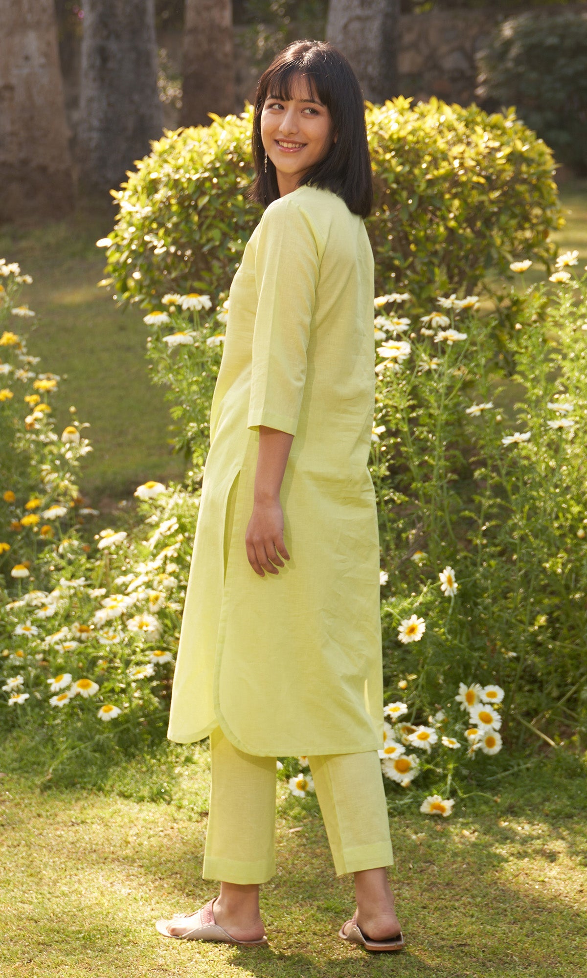 Iris Linen Neon Green Solid Kurta With Pants( Set Of 2)