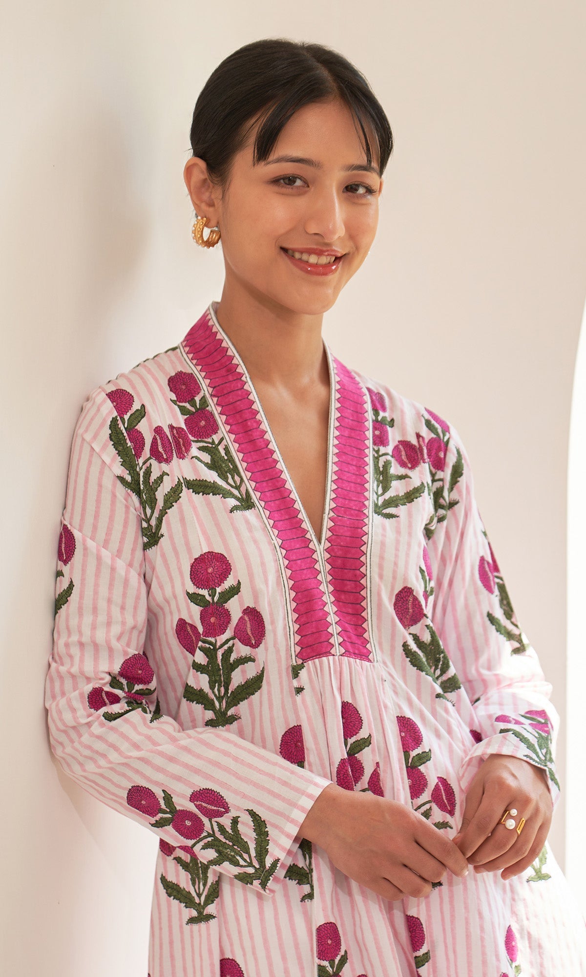 Iris Cotton Pink Stripe Boota V- Neck Kurta With Pants ( Set Of 2)