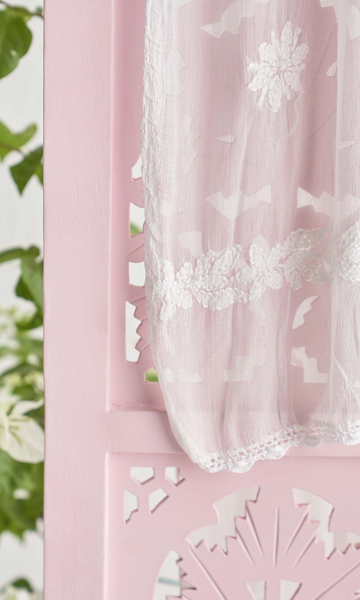 Handcrafted Chikankari White Dupatta with Mukaish