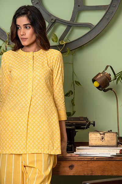 RIDHI SURI DAISY SUNSHINE YELLOW KURTA AND PYJAMA -SET 0F 2