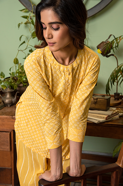 RIDHI SURI DAISY SUNSHINE YELLOW KURTA AND PYJAMA -SET 0F 2
