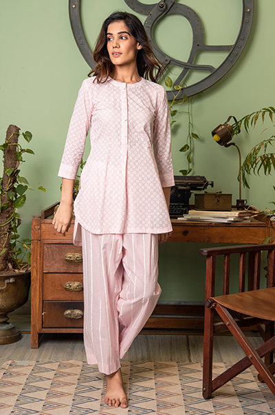 RIDHI SURI DAISY SOFT PINK KURTA AND PYJAMA -SET 0F 2