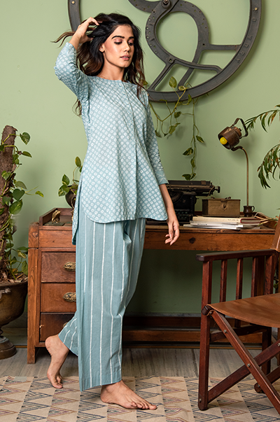 RIDHI SURI DAISY POWDER BLUE KURTA AND PYJAMA -SET 0F 2